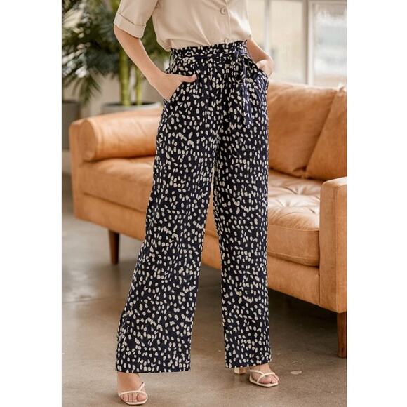 Lulu’s Spotted You Navy Blue Leopard Print Paperbag Waist Pants Women’s Medium - Picture 7 of 11